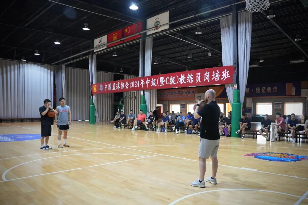 篮球集训中如何制定个人发展目标?_2